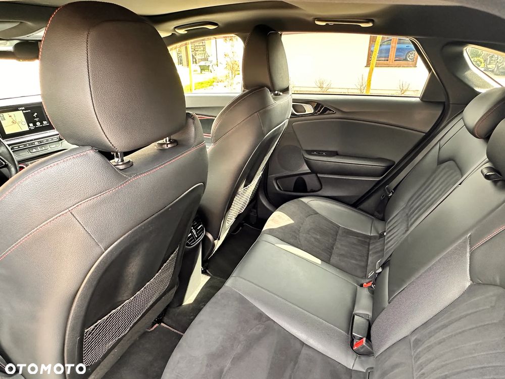 Kia ProCeed 1.6 T-GDI GT DCT - 14