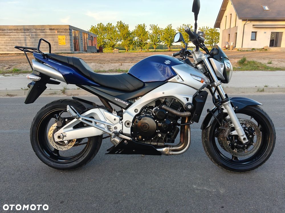 Suzuki GSR - 6