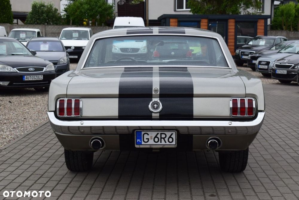 Ford Mustang - 8