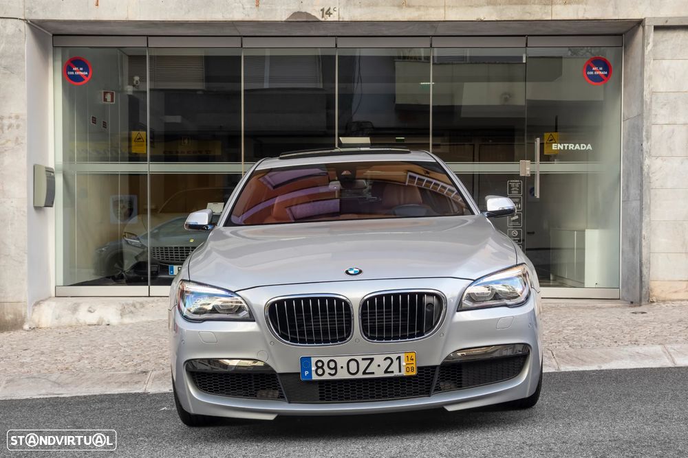 BMW 750 Li xDrive Pack M — fotografia 2