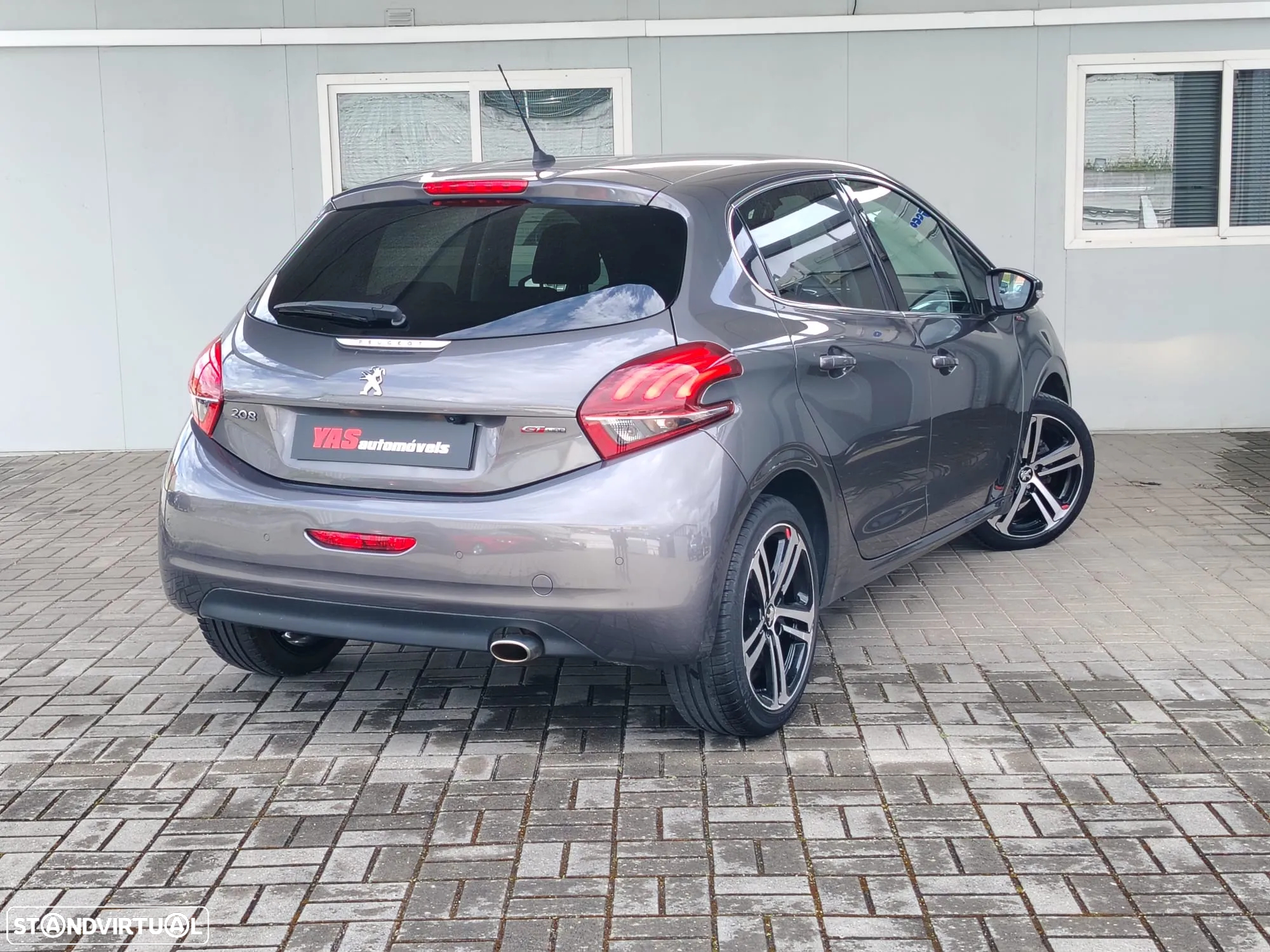 Peugeot 208 1.2 PureTech GT Line - 28