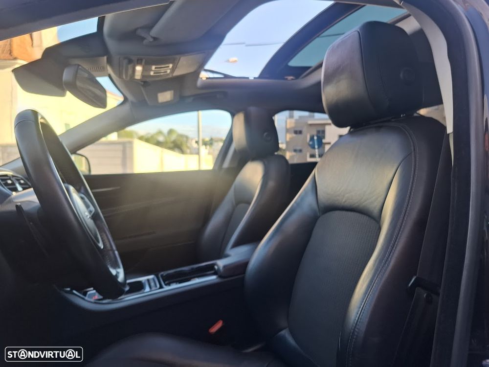 Jaguar XE 2.0 D Prestige Aut. - 31