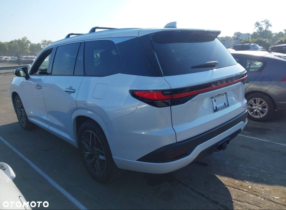 Lexus TX - 9