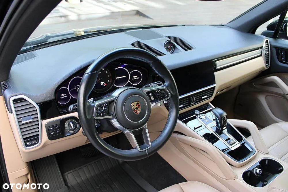 Porsche Cayenne Platinum Edition - 18