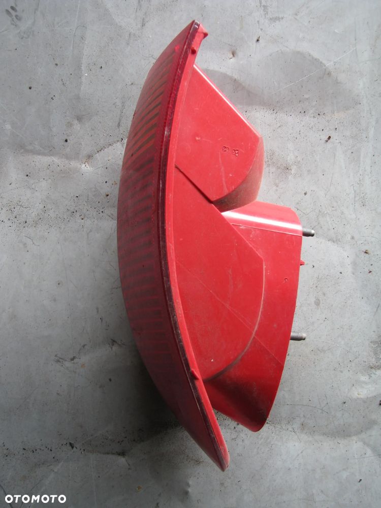 LAMPA  TYLNA LEWA ALFA ROMEO 147 - 2