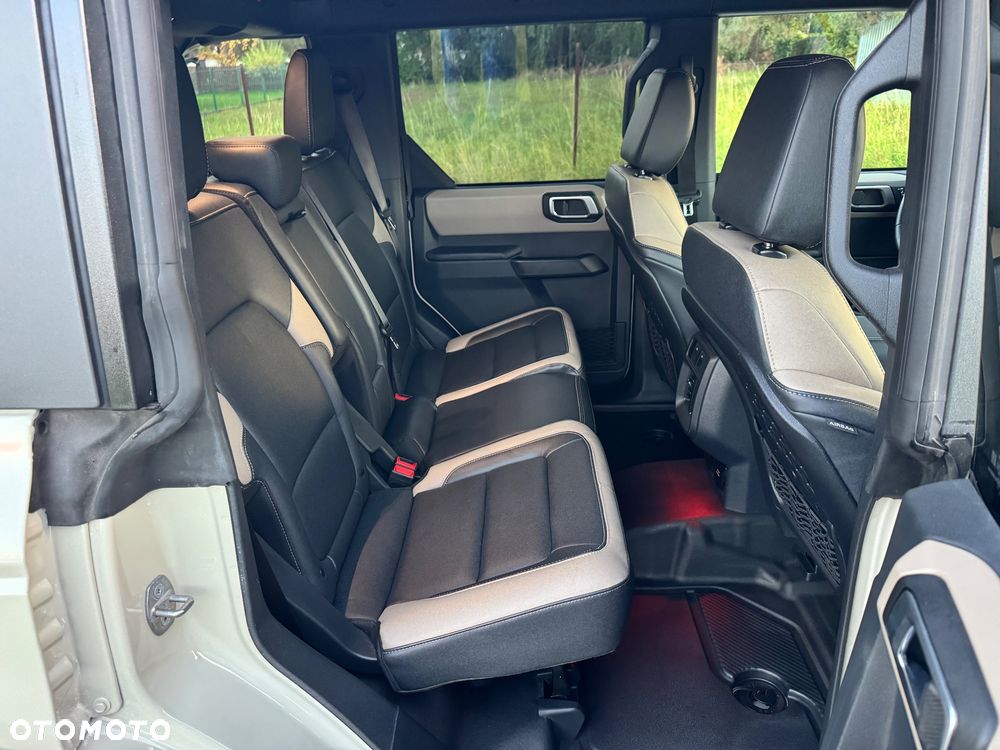 Ford Bronco - 8
