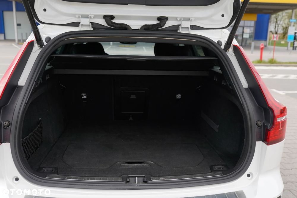 Volvo V60 D4 AWD R-Design - 29