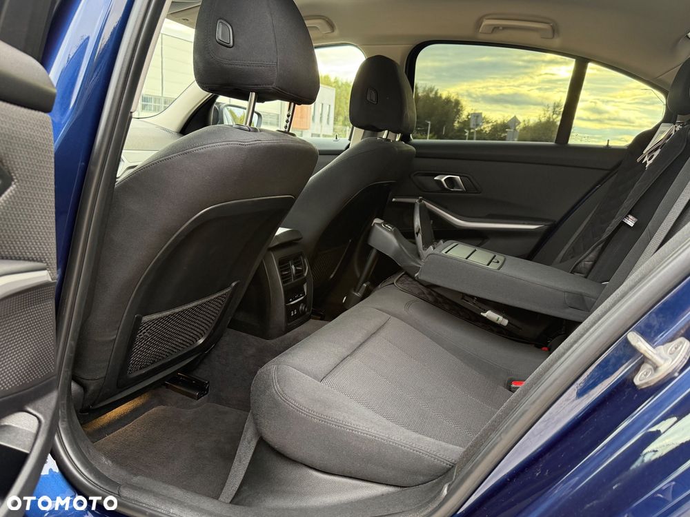 BMW Seria 3 320d Sport Line Shadow - 27