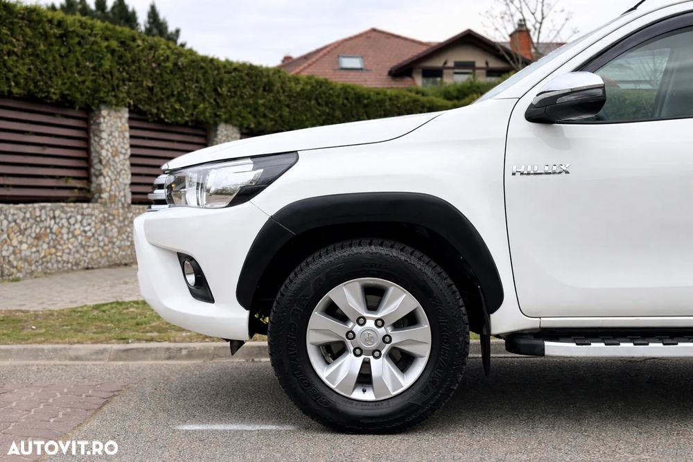 Toyota Hilux 4x4 Double Cab M/T Invincible - 2