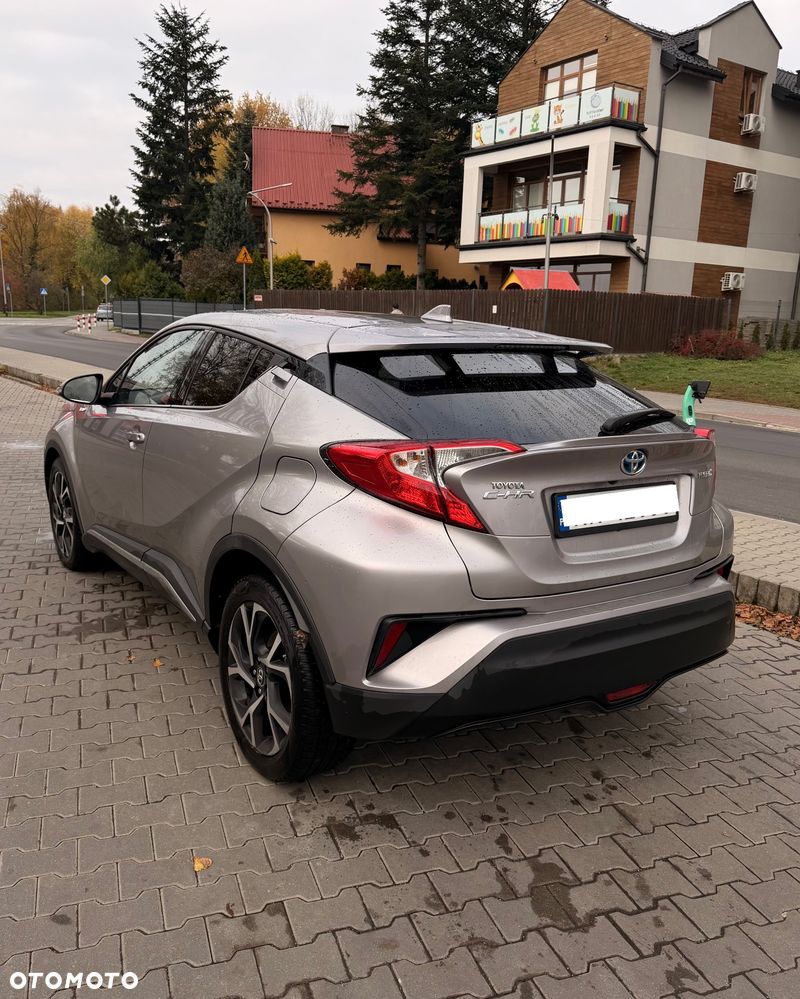 Toyota C-Hr 2018 photo 2