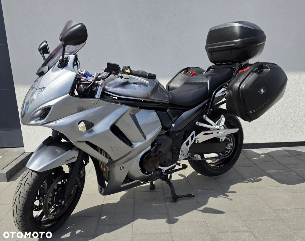 Suzuki GSX - 6