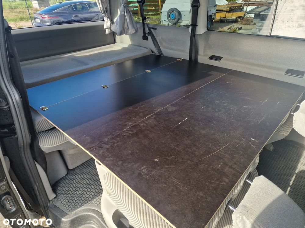 Volkswagen Caravelle GL - 32