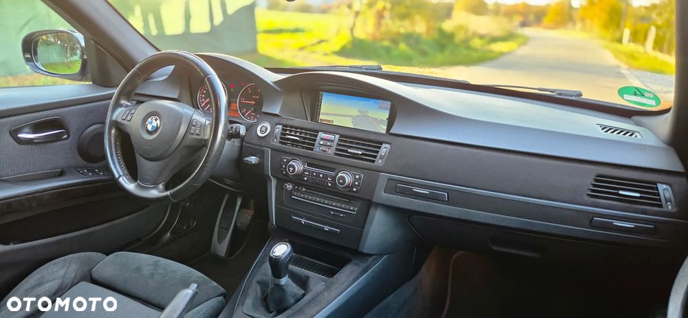 BMW 320D 2010 photo 4