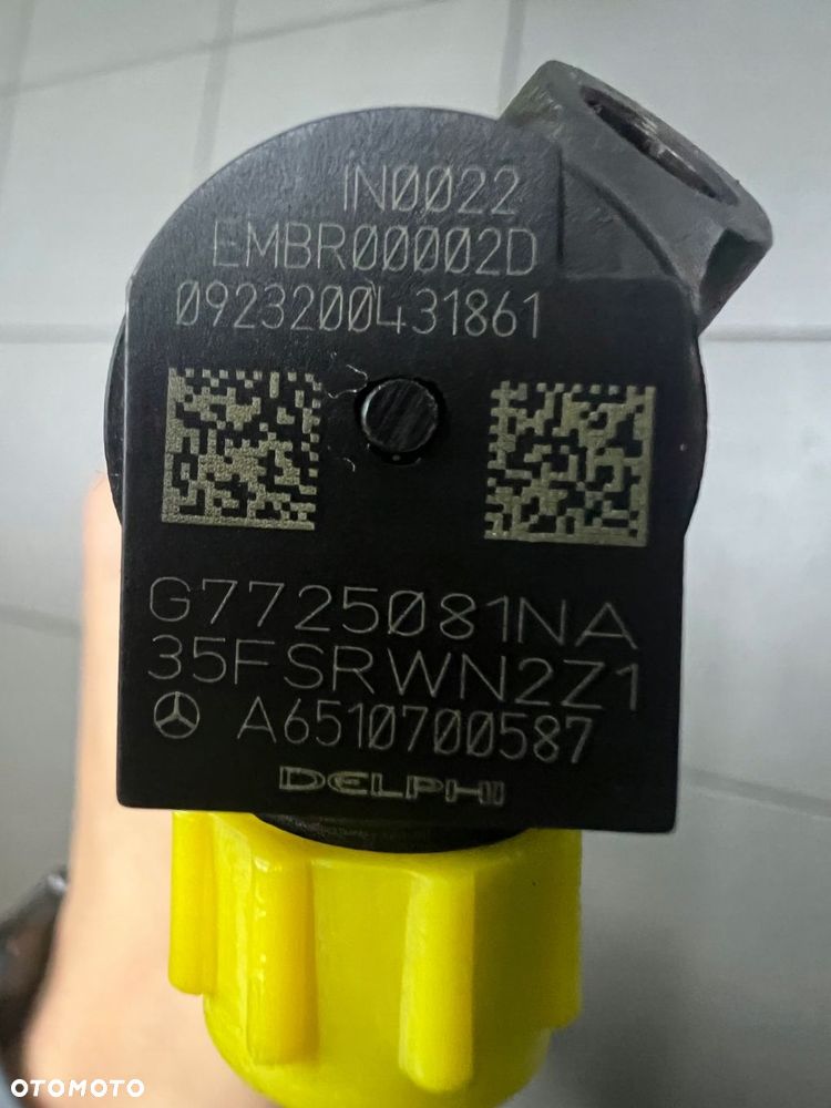 KOMPLET wtryskiwaczy 4SZT Mercedes EMBR00002D A6510700587 - 1