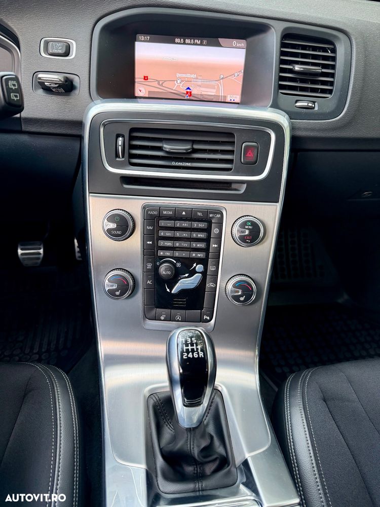 Volvo V60 D4 Momentum - 10