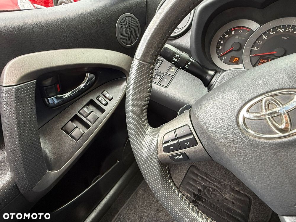 Toyota RAV4 2.2 D-4D 4x4 Automatik Executive - 16