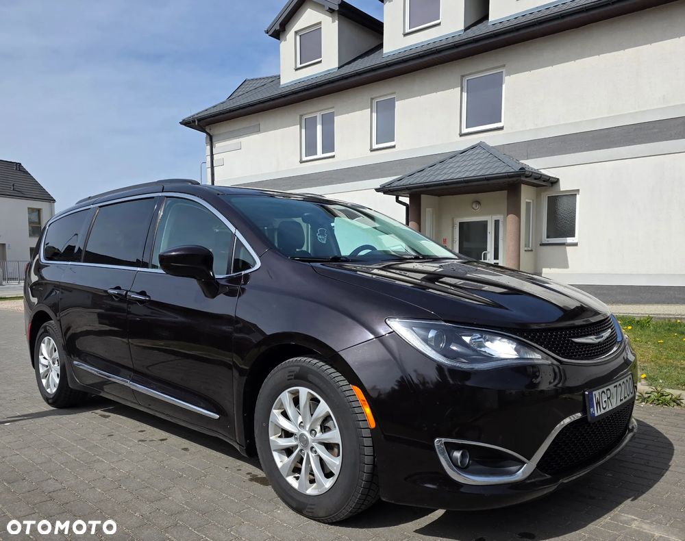 Chrysler Pacifica - 3