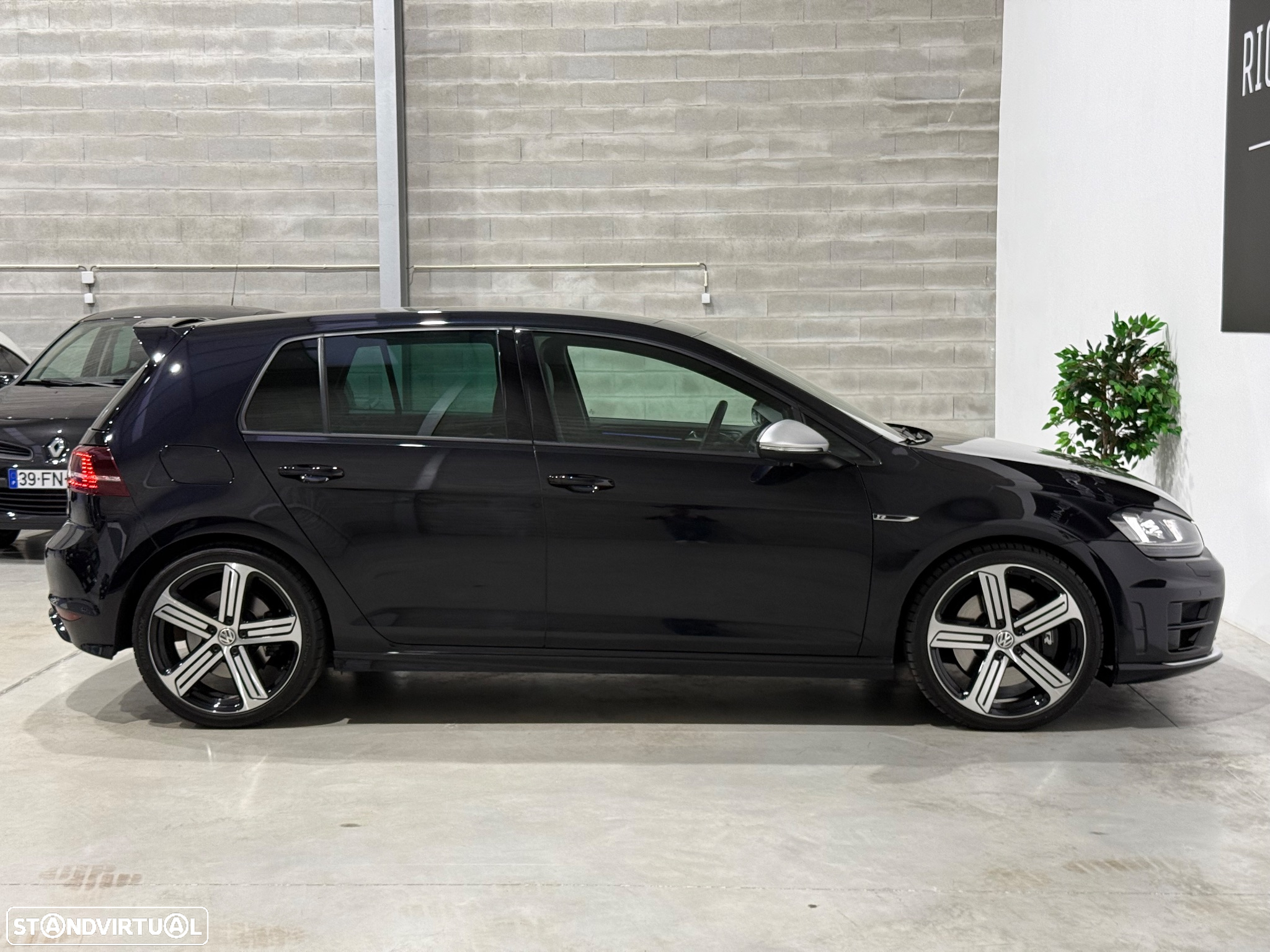 VW Golf 2.0 TSi R DSG - 35