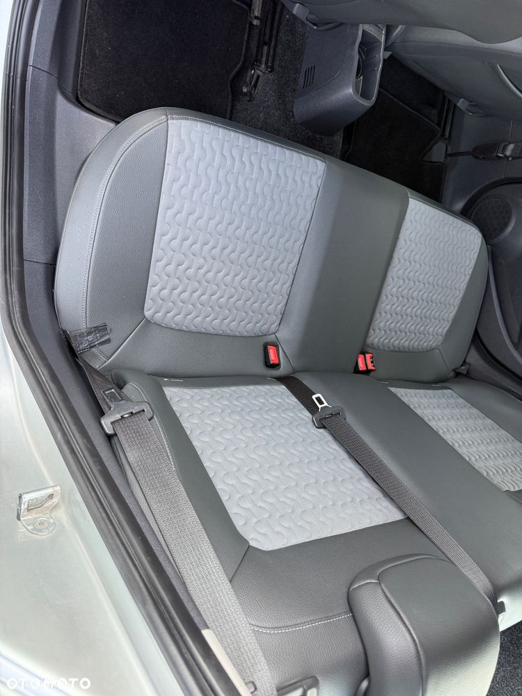 Opel Corsa 1.4 16V Cosmo - 9