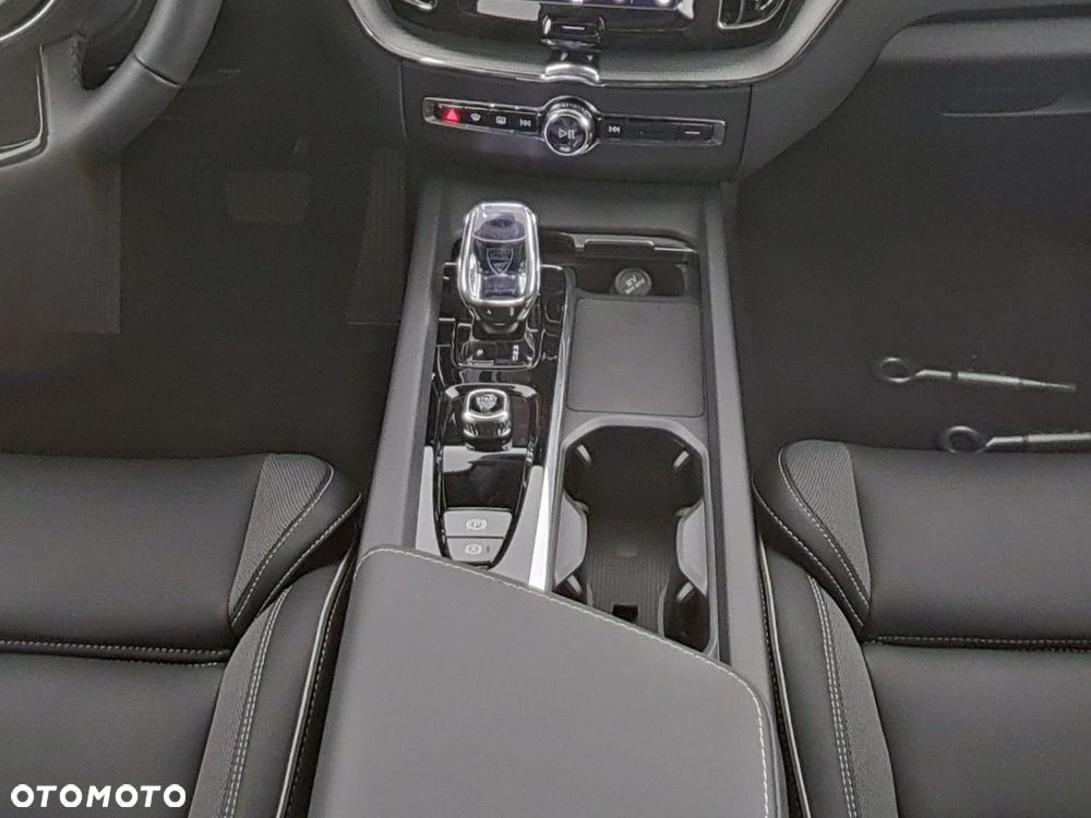 Volvo XC 60 T8 Plug-In Hybrid AWD Plus Black Edition - 6