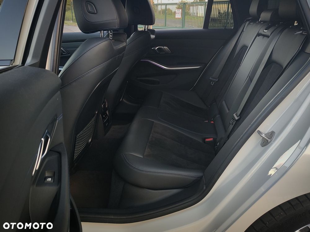 BMW Seria 3 318d M Sport - 31