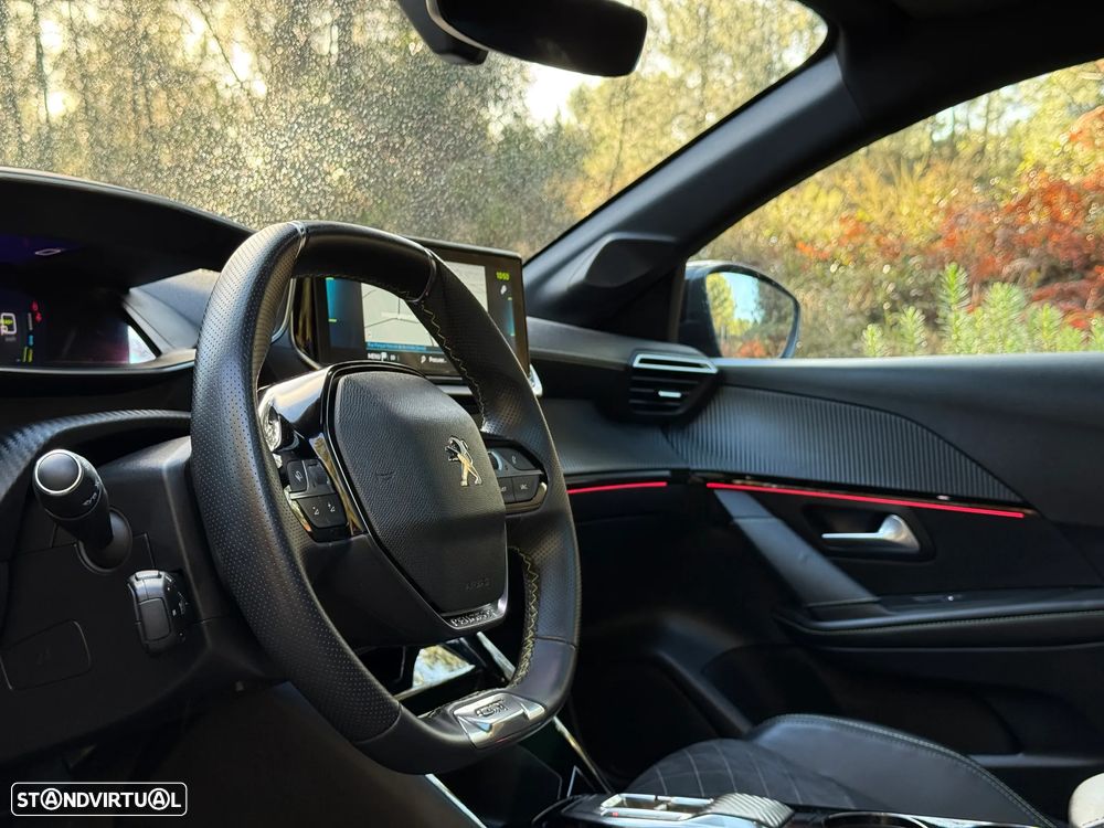 Peugeot e-208 GT - 28