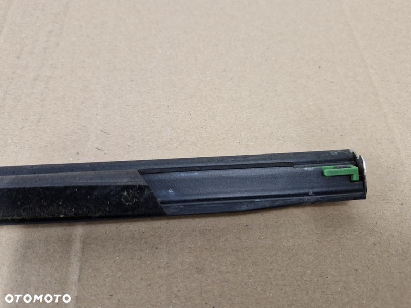 MERCEDES BENZ A W176 LISTWA ZGARNIAJĄCA DRZWI LEWY PRZÓD A1767250082 - 6