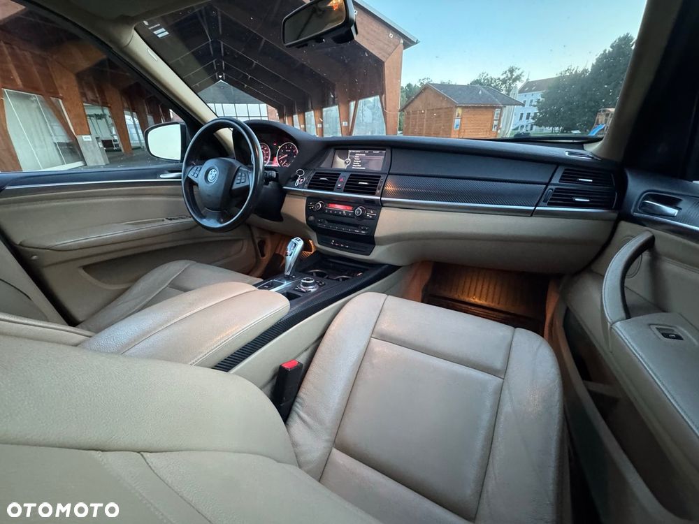 BMW X5 4.8i xDrive - 33