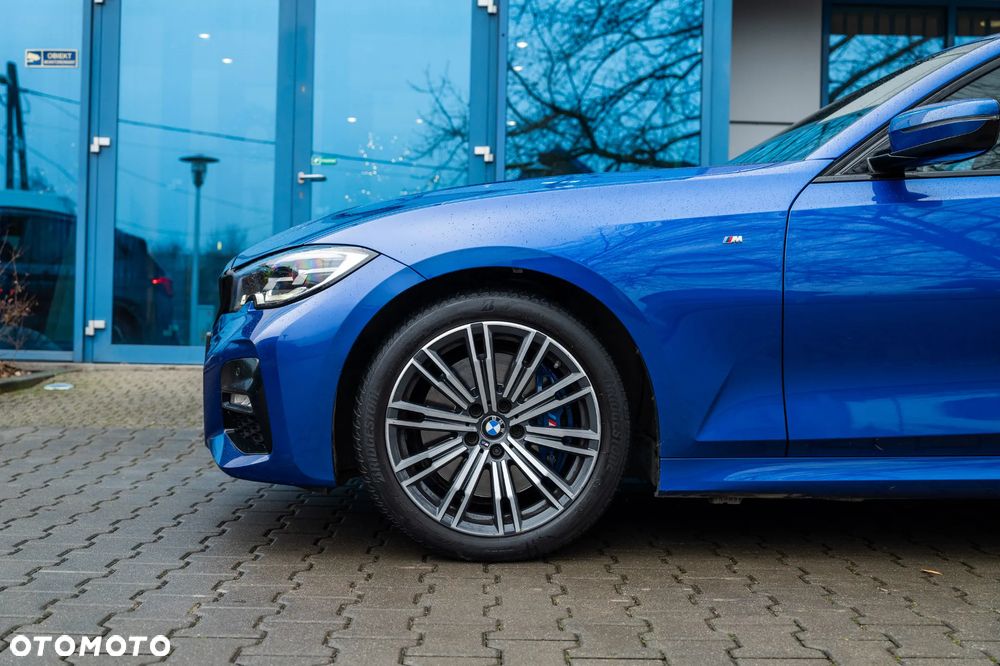 BMW Seria 3 330i xDrive M Sport - 10