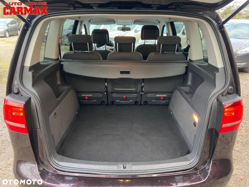 Volkswagen Touran - 12