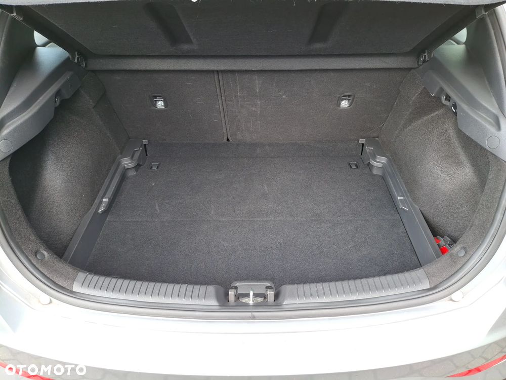 Hyundai i30 1.5 DPI Classic + - 34