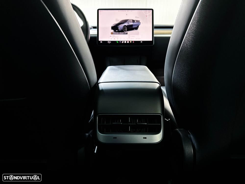 Tesla Model Y - 27