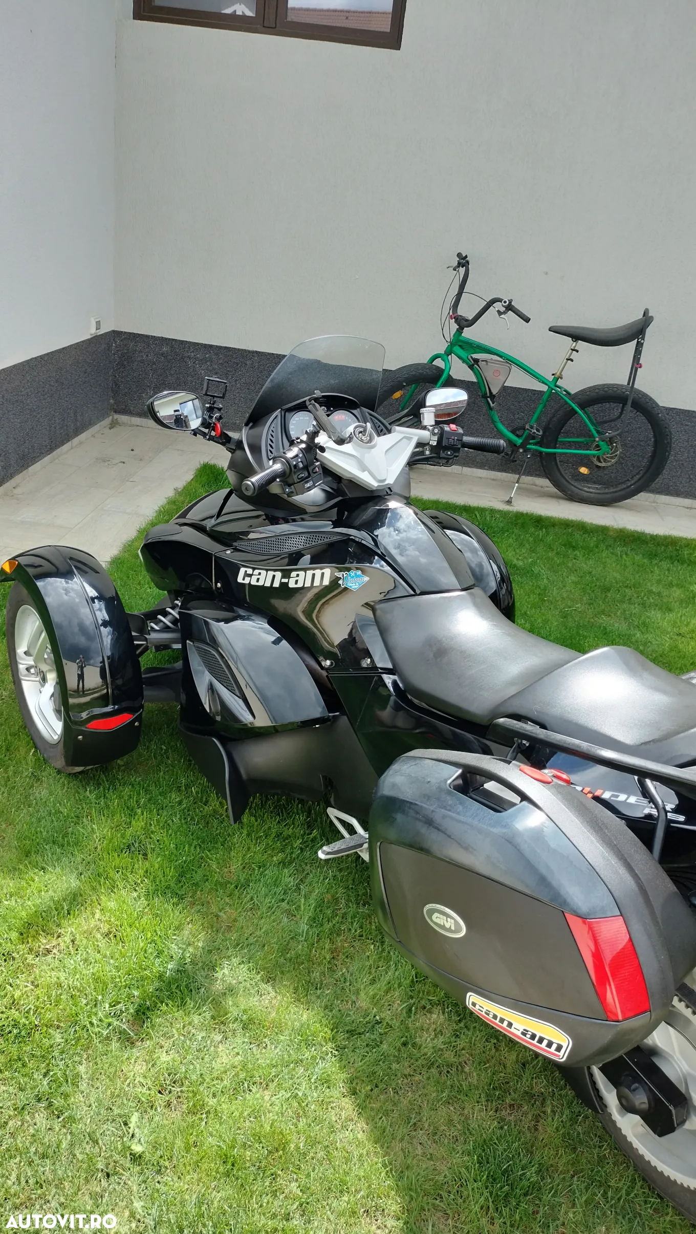 Can-Am Spyder - 4