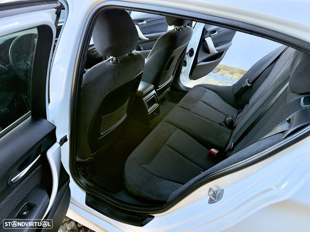 BMW 116 d Pack M - 43