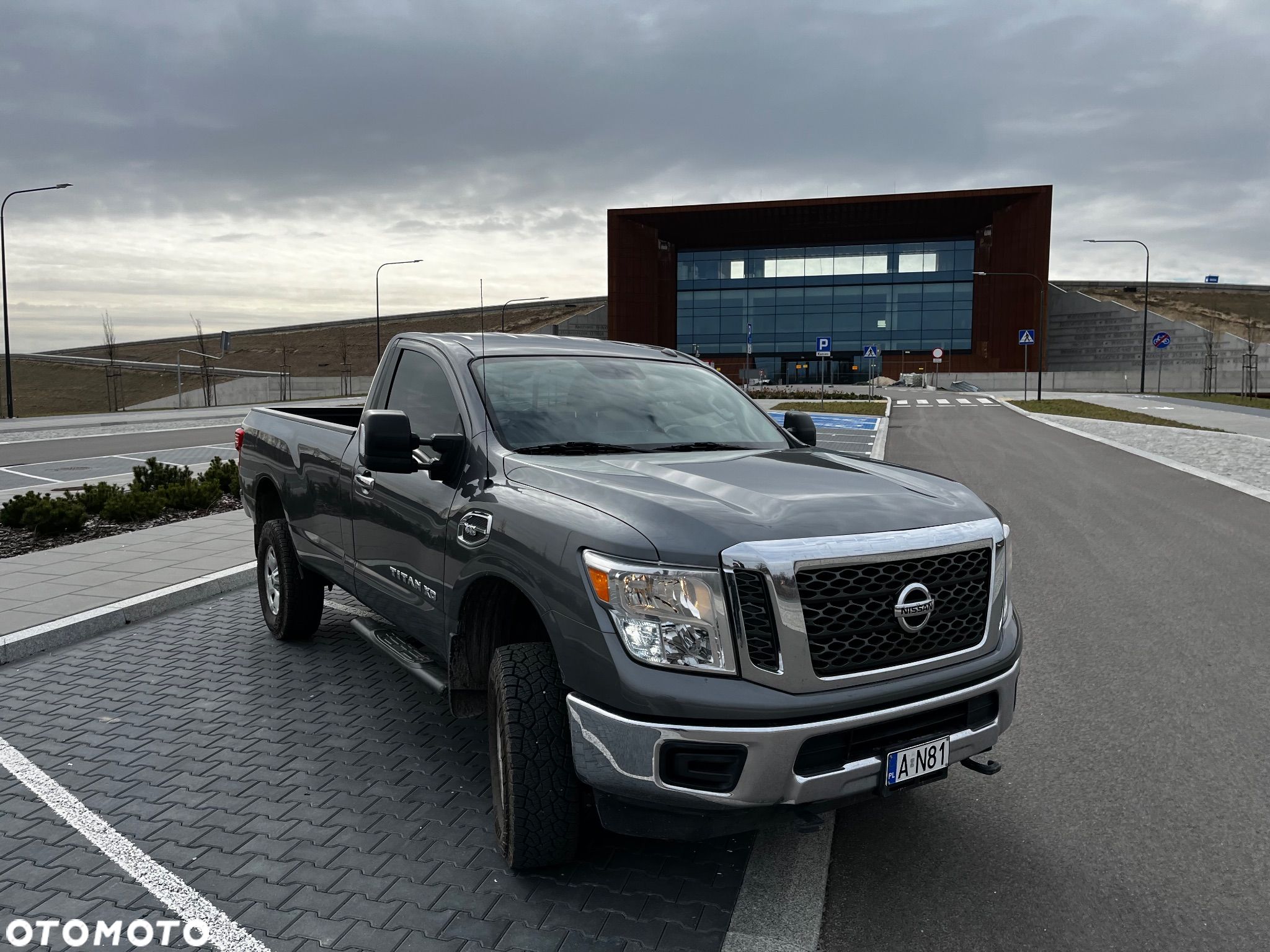 Nissan Titan - 1