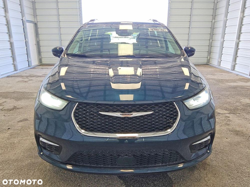 Chrysler Pacifica - 1