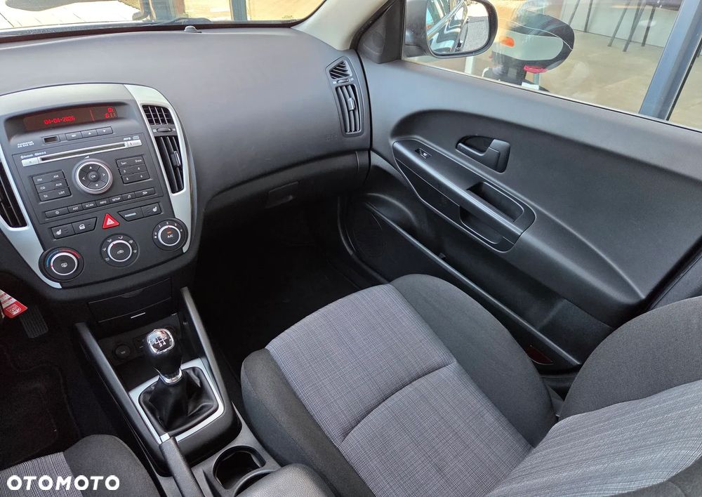 Kia Ceed 1.4 CVVT Attract - 19