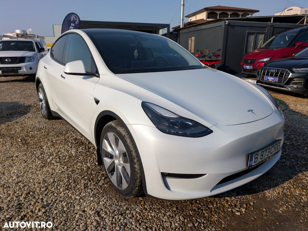 Tesla Model Y Long Range Dual Motor AWD - 3