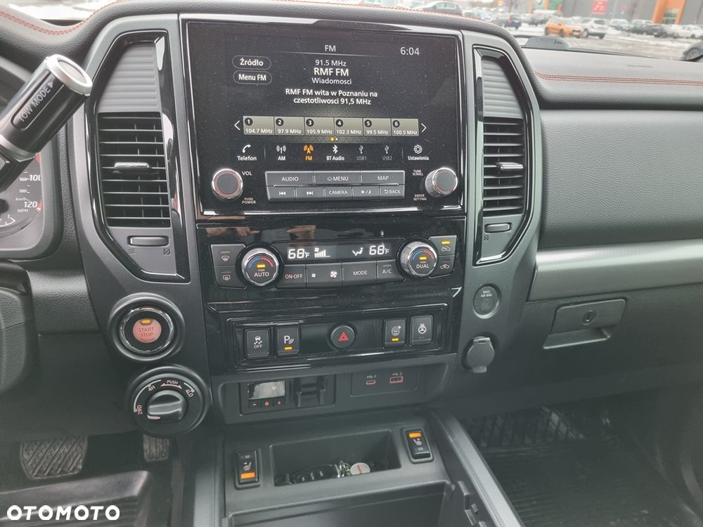 Nissan Titan - 25