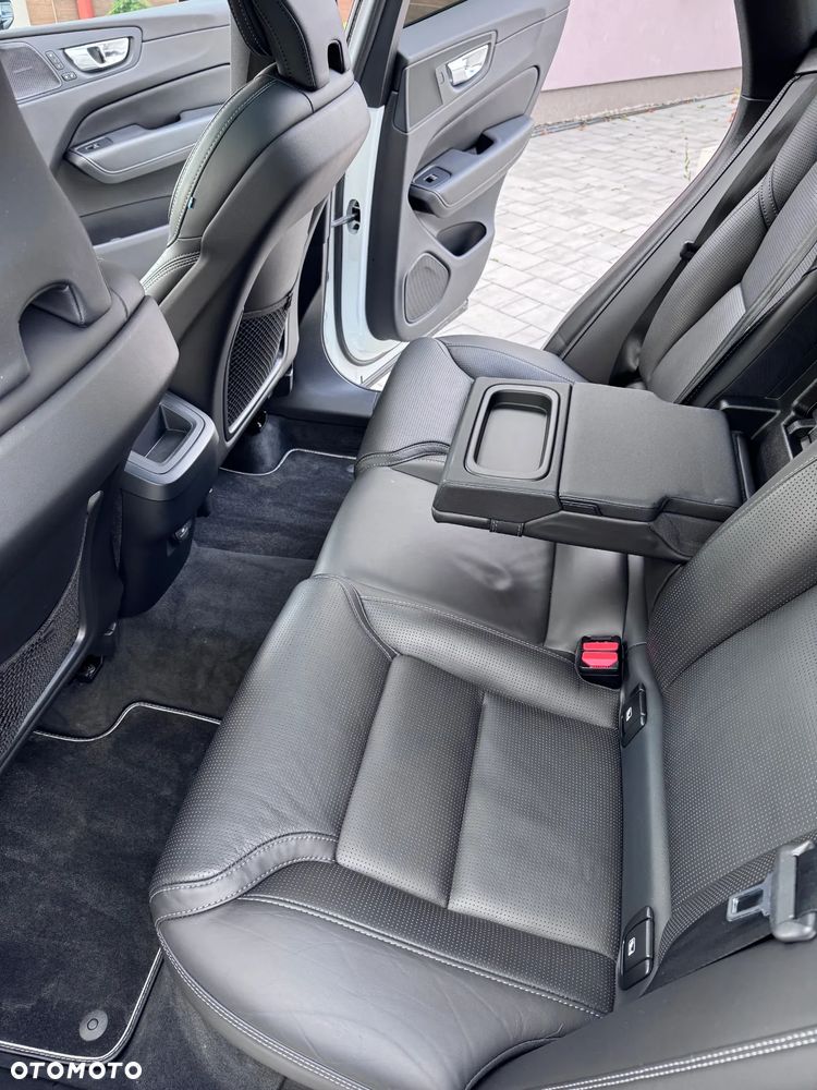 Volvo XC 60 D4 AWD R-Design - 14