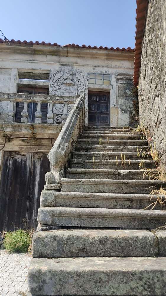 Moradia histórica com brasão e 800m2 de encanto rural - Grande imagem: 5/16