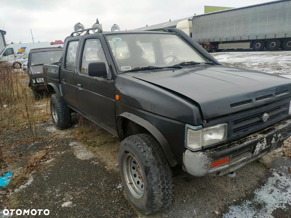 Nissan Pickup - 2