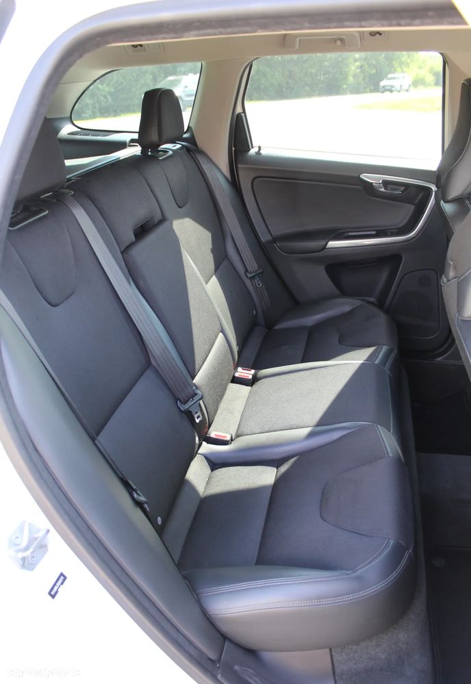 Volvo XC 60 T5 Drive-E Momentum - 22