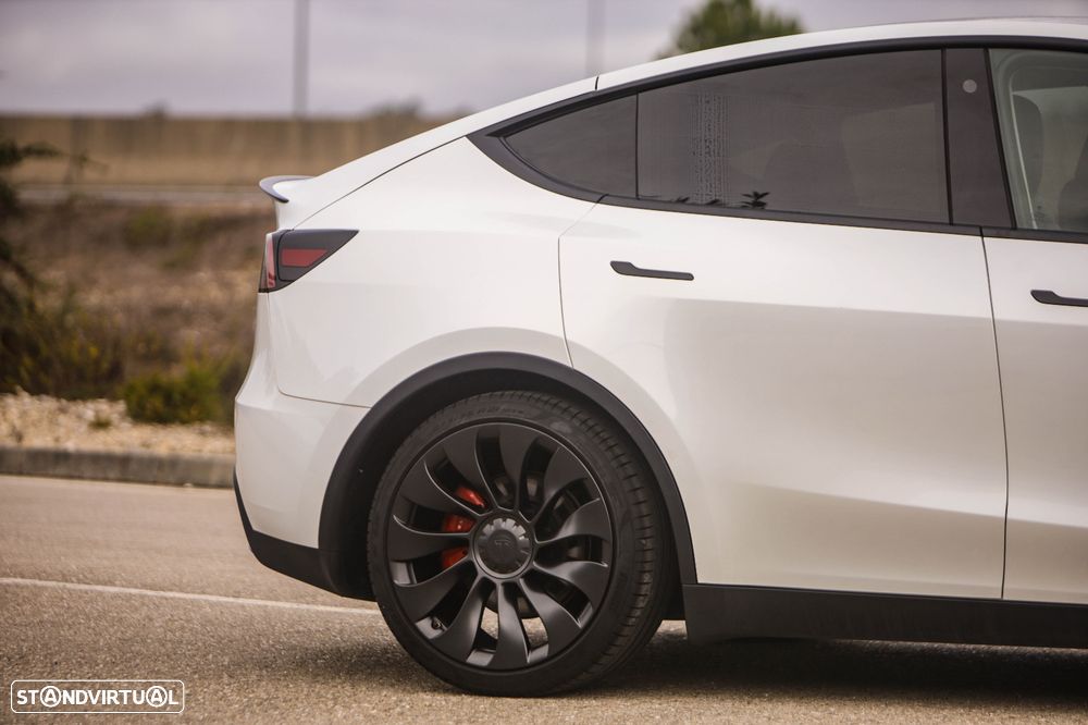 Tesla Model Y Performance Dual Motor AWD - 6