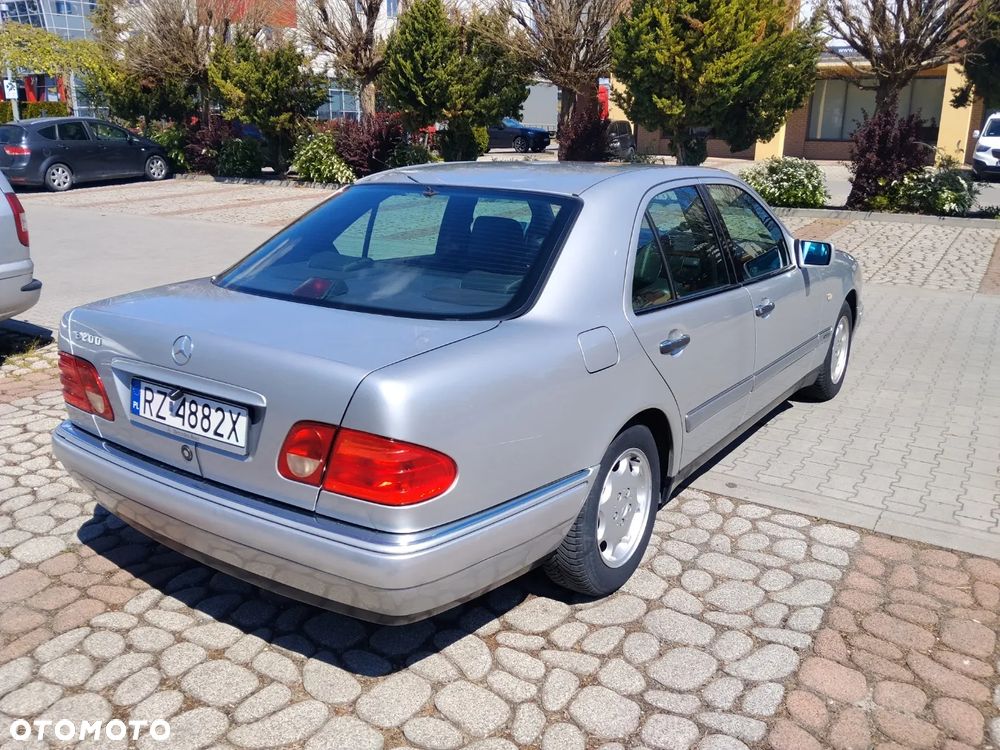 Mercedes-Benz Klasa E - 26