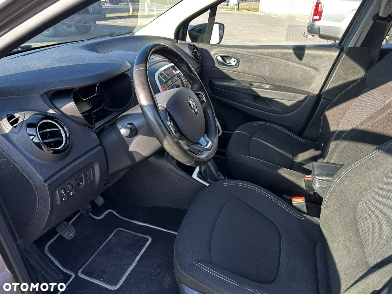 Renault Captur - 19