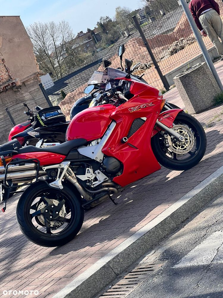 Honda VFR - 3