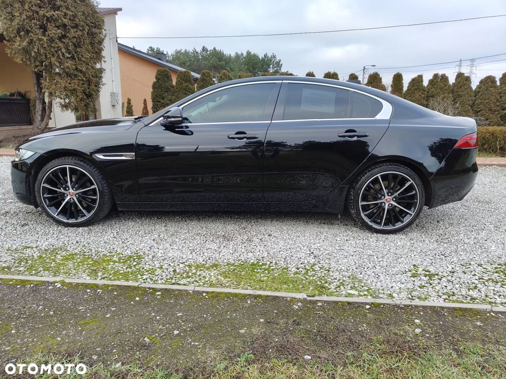 Jaguar XE 2.0 D AWD Portfolio - 1