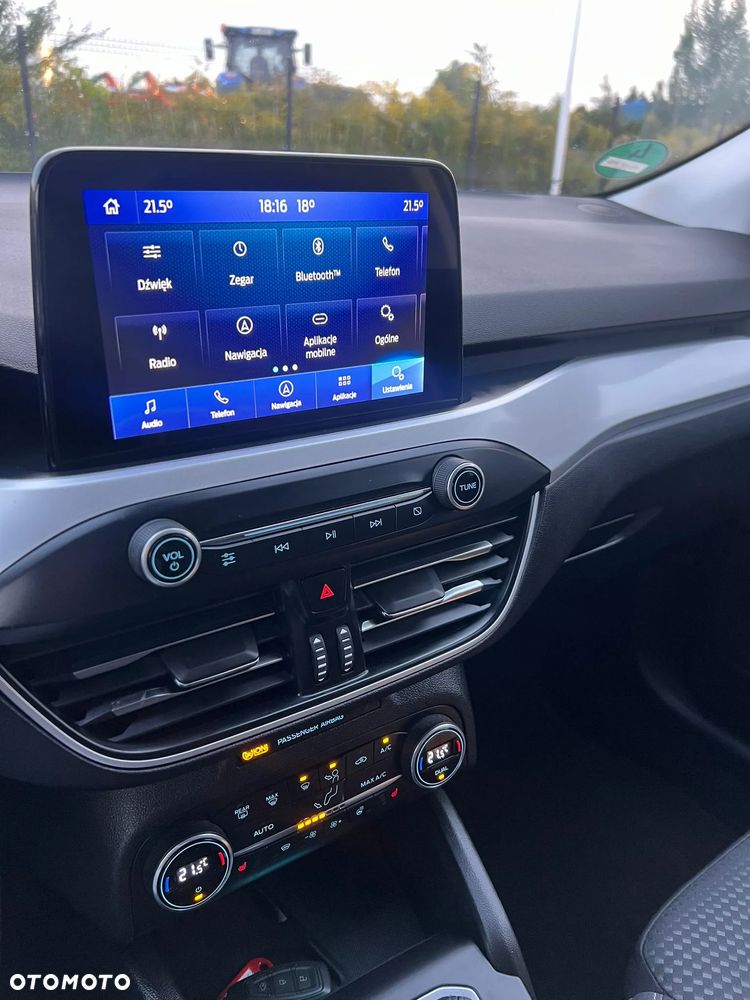 Ford Focus Turnier 2.0 EcoBlue Start-Stopp-System TITANIUM - 25