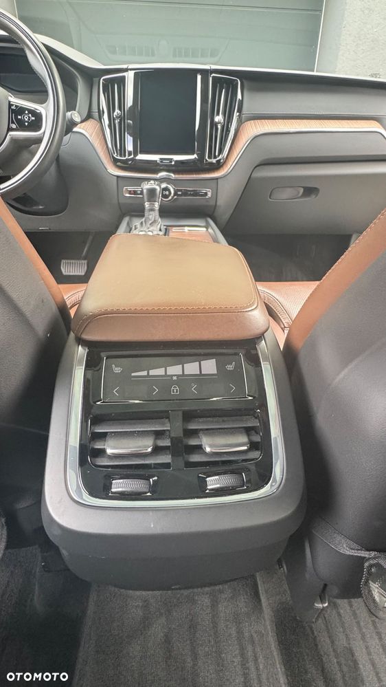 Volvo XC 60 - 8